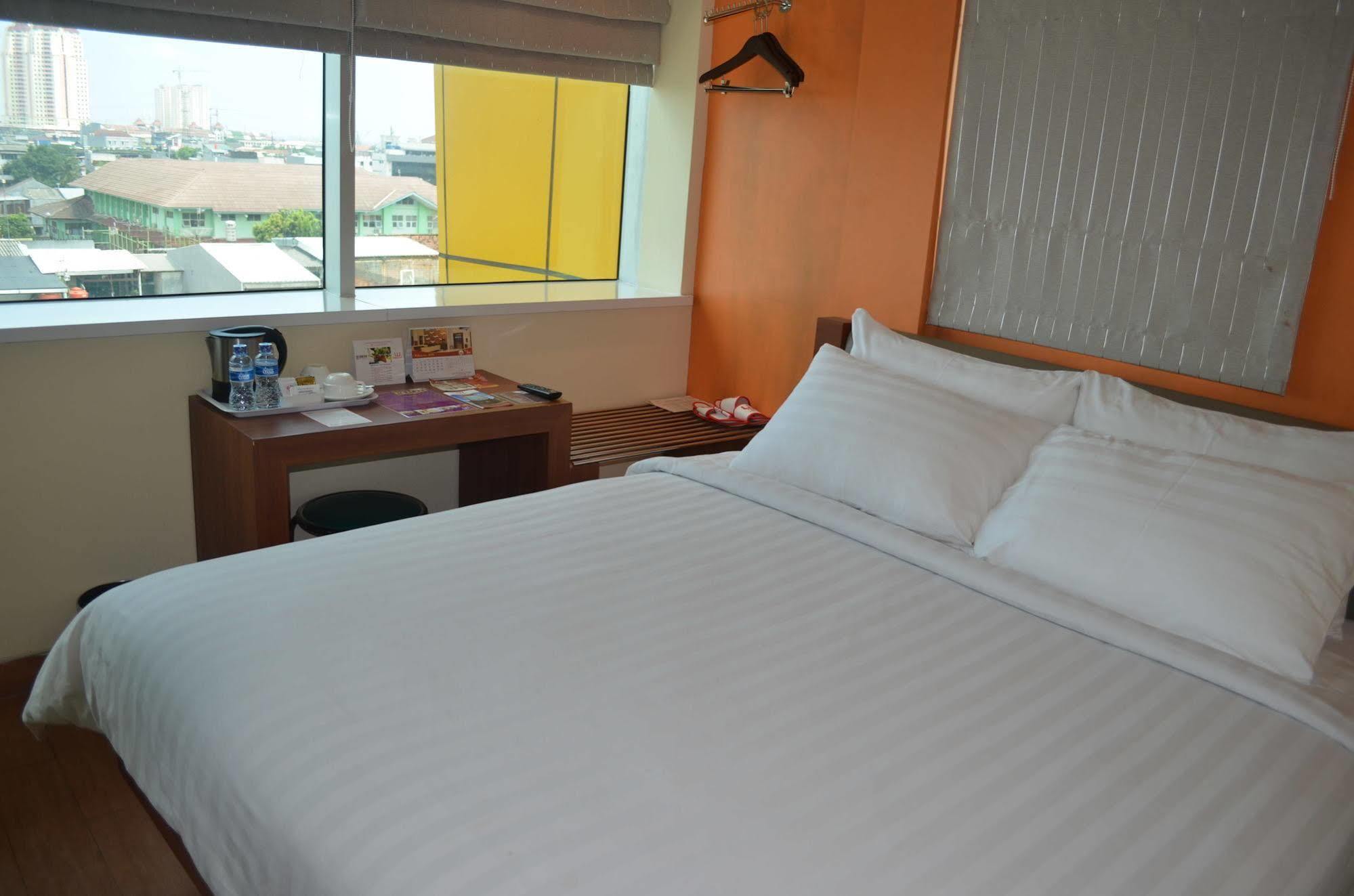 World Hotel Jakarta - Bandengan Exterior foto